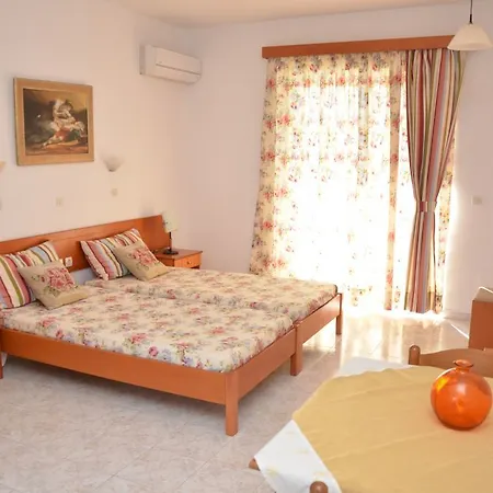 Evita Aparthotel 3*