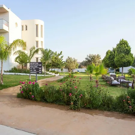 Evita Aparthotel 3*