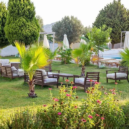 Evita Aparthotel 3*